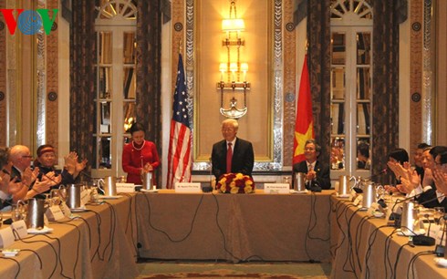 ທ່ານເລຂາທິການໃຫຍ່ຫງວຽນຟຸຈ້ອງພົບປະການນຳພັກກອມມູນິດອາເມລິກາແລະເພື່ອນມິດຝ່າຍຊ້າຍອາເມລິກາ